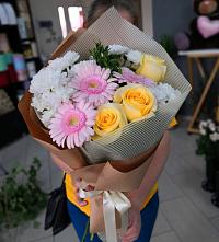 Букет цветов из:  Герберы, Розы и Хризантемы в Ксеньевке