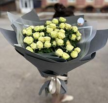 Букет Белые кустовые розы Солинеро в Ксеньевке