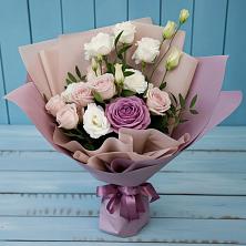 Букет цветов из:  Розы и Лизиантусы в Ксеньевке
