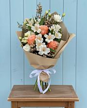 Букет цветов из:  Альстромерии, Лизиантусы, Розы и Хризантемы в Ксеньевке