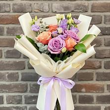 Букет цветов из:  Лизиантусы и Розы в Ксеньевке