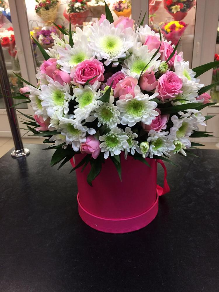 Цветочная композиция из Розы и Хризантемы в шляпной коробке в Ксеньевке