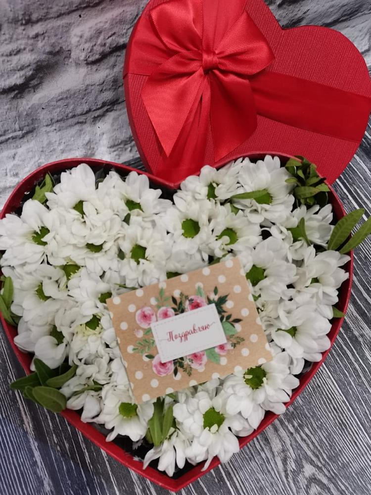 Цветочная композиция из Хризантемы в виде сердца в Ксеньевке