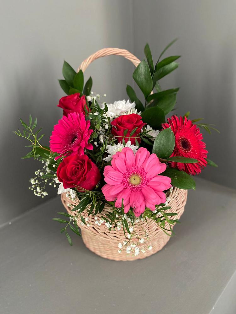 Цветочная композиция из Розы, Хризантемы и Герберы в корзине в Ксеньевке