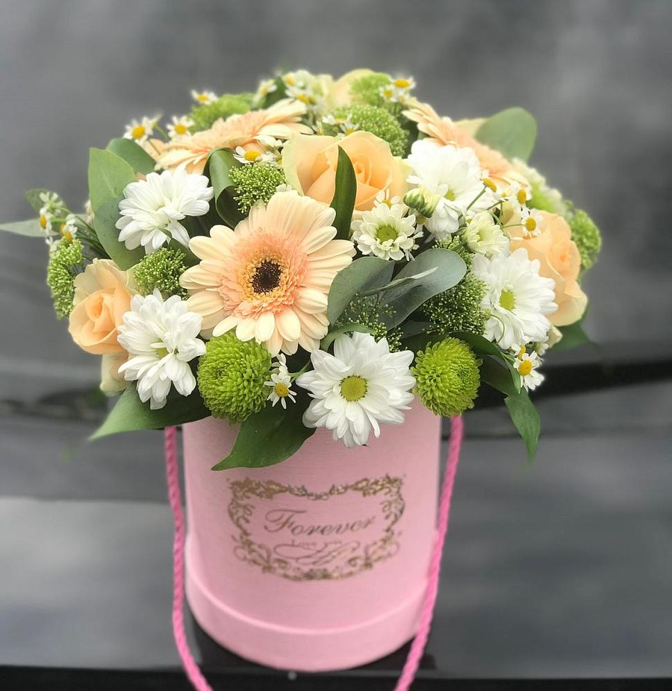 Цветочная композиция из Розы, Герберы и Хризантемы в шляпной коробке в Ксеньевке