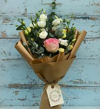 Букет цветов из:  Розы и Лизиантусы в Ксеньевке