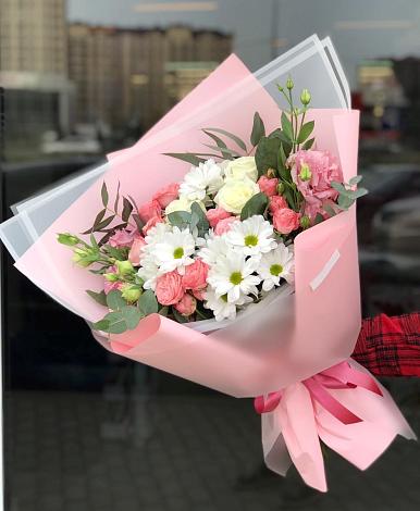 Букет цветов из: Розы, Лизиантусы и Хризантемы в Ксеньевке