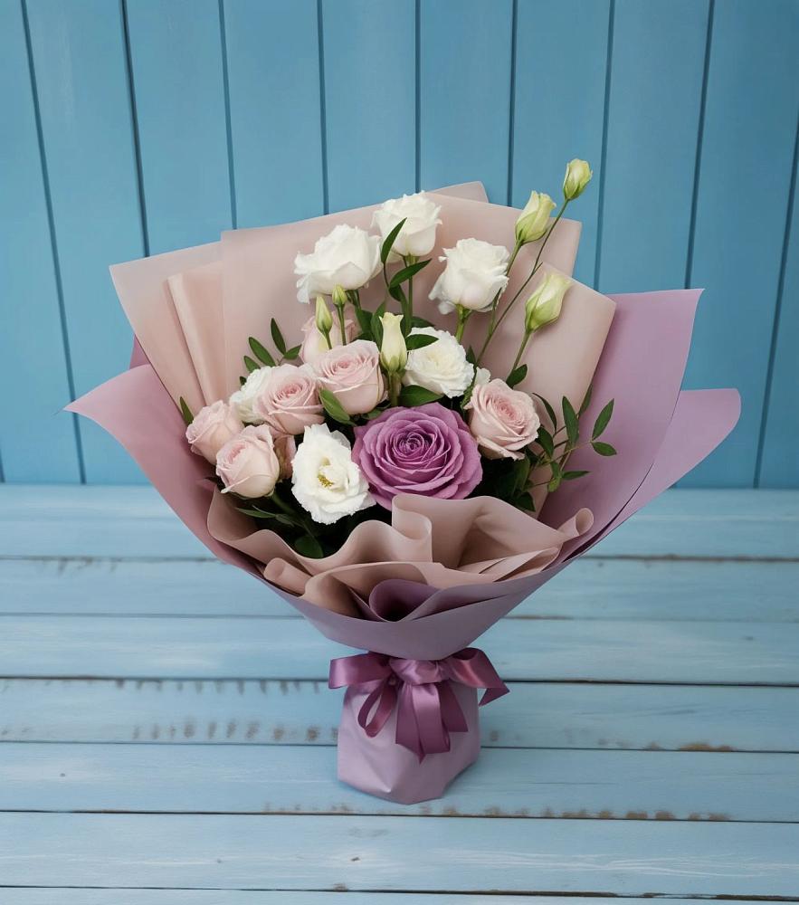 Букет цветов из: Розы и Лизиантусы в Ксеньевке